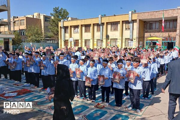 برپایی نمازجماعت در دبستان پسرانه میثاق باقرشهر 