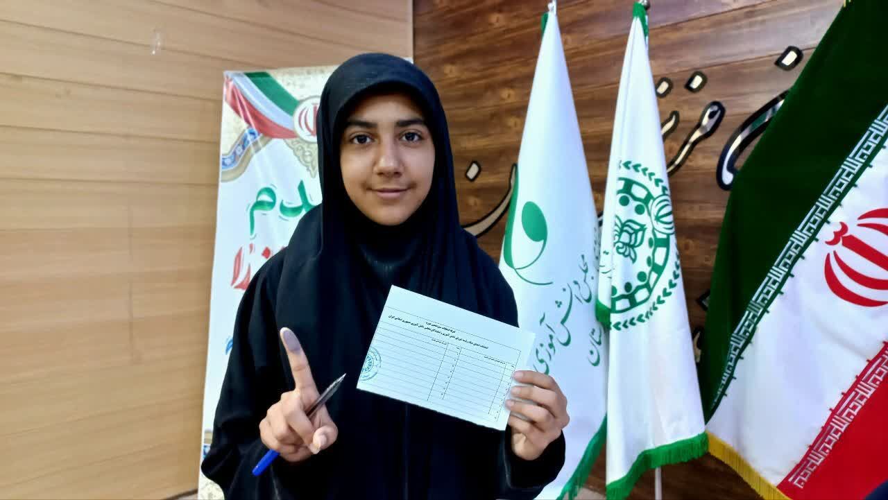 دانش‌آموزان منتخب خوزستانی، پای صندوق انتخابات استانی رفتند