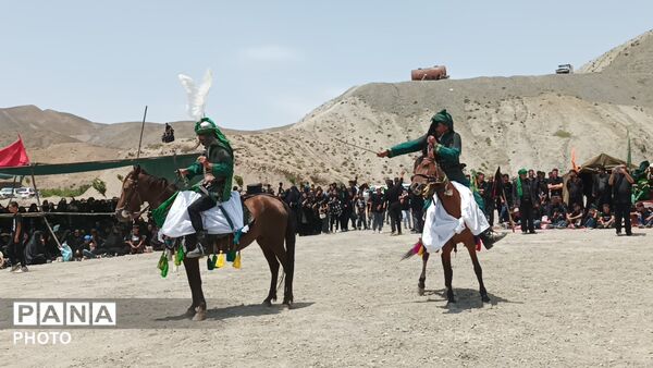 مراسم نمادین تعزیه خوانی در روز عاشورای حسینی در شهر بار نیشابور