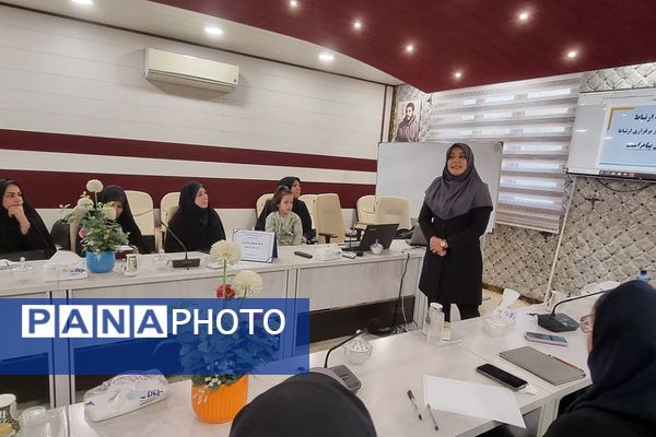 برگزاری کارگاه‌های آموزشی مهارت ارتباط مؤثر و سبک زندگی اسلامی-ایرانی ویژه رابطین امور بانوان منطقه کهریزک 
