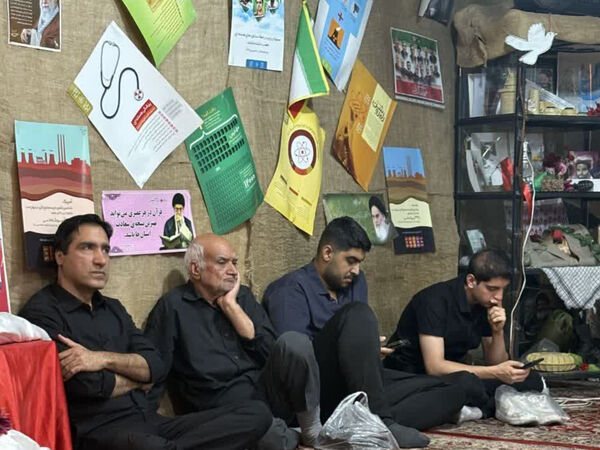 جوانان کاشمری پرچم عزای حسینی را برافراشتند