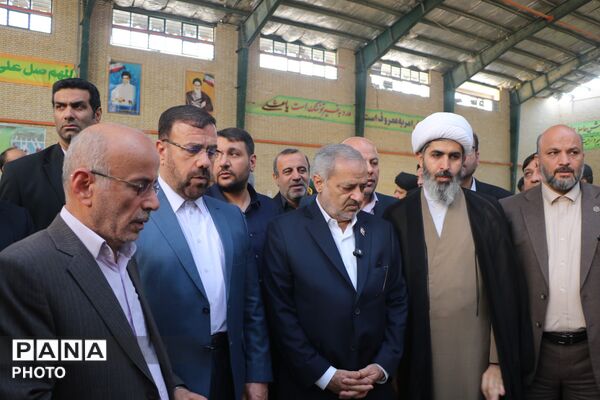 بازدید وزیر آموزش‌وپرورش از مناطق آسیب‌دیده لامرد