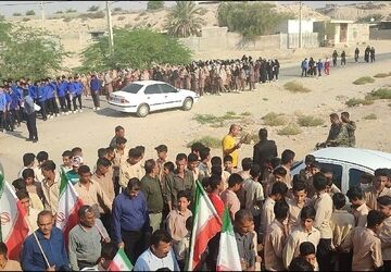 مراسم راهپیمایی روز دانش در مدرسه فروغ رضوان