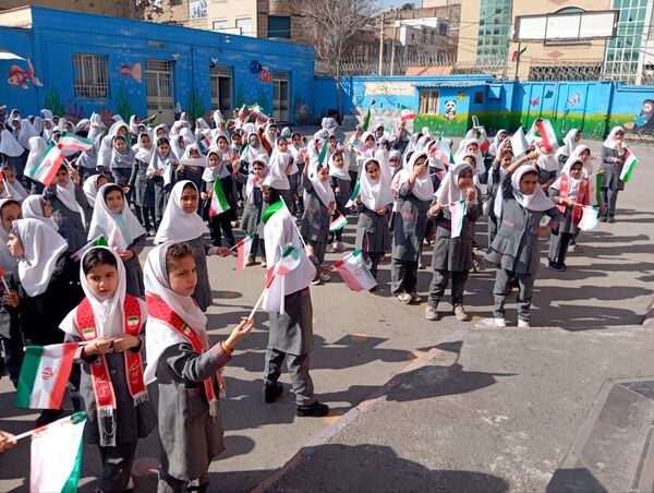 سالروز پیروزی شکوهمند انقلاب اسلامی در دبستان دخترانه نرجس یک و دو 