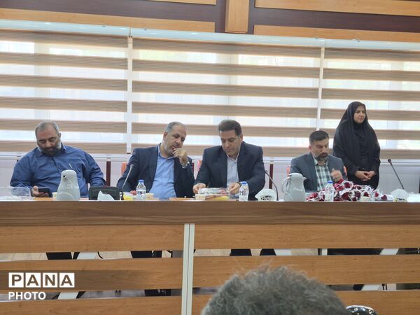 معلمان نمونه در قاب افتخار آموزش و پرورش منطقه ۵