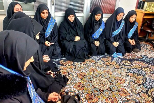 دیدار با خانواده شهید مهدی شعبانی با حضور جمعی از مسئولان فرهنگی و دانش‌آموزان