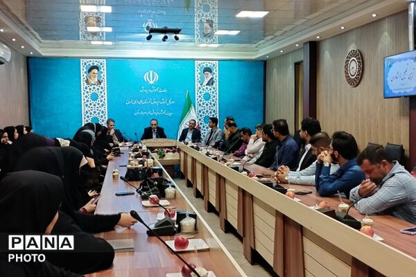 بزرگداشت هفته معلم و تقدیر از خدمات ارزنده مشاوران در بهارستان‌دو