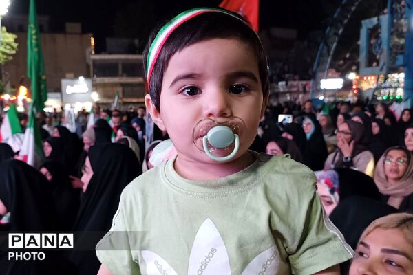 تداوم تجمعات شبانه در میدان امام خمینی (ره)