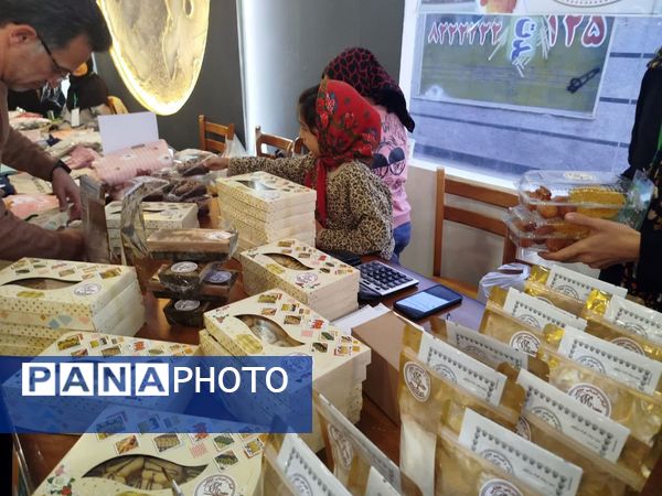 برگزاری نمایشگاه نوروزی ارغوان در فاروج