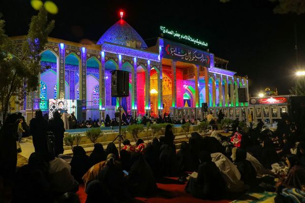 احیای شب قدر در جوار حرم امامزاده سیدجعفر(ع) یزد