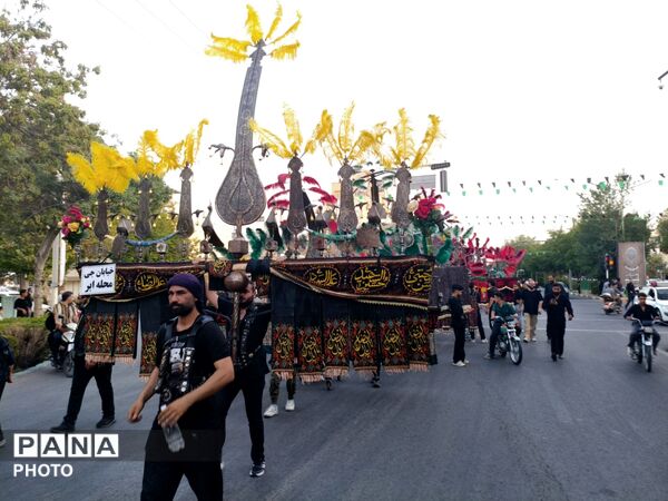  کاروان عظیم نوجوان کربلا در خیابان پروین 
