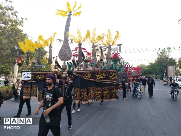  کاروان عظیم نوجوان کربلا در خیابان پروین 
