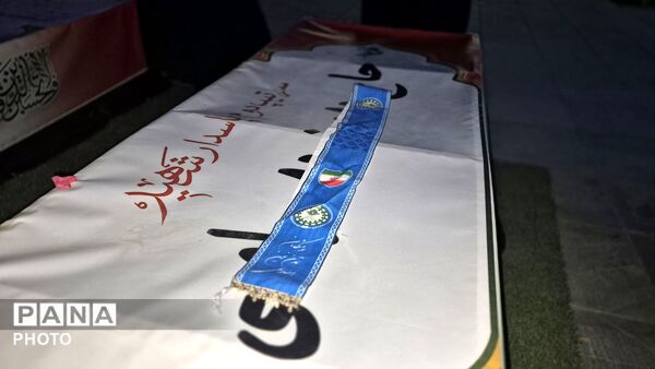 شب‌های نورانی گلزار شهدا در تجمعات مردمی در فارسان