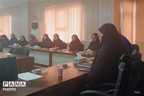 هم‌اندیشی مدیران مدارس بخش رودهن با محوریت بررسی مسائل آموزشی