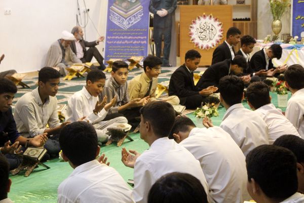 بزرگترین محفل انس با قرآن و افطاری دانش‌آموزان مدارس غیردولتی و هیات‌امنایی همزمان با سراسر کشور