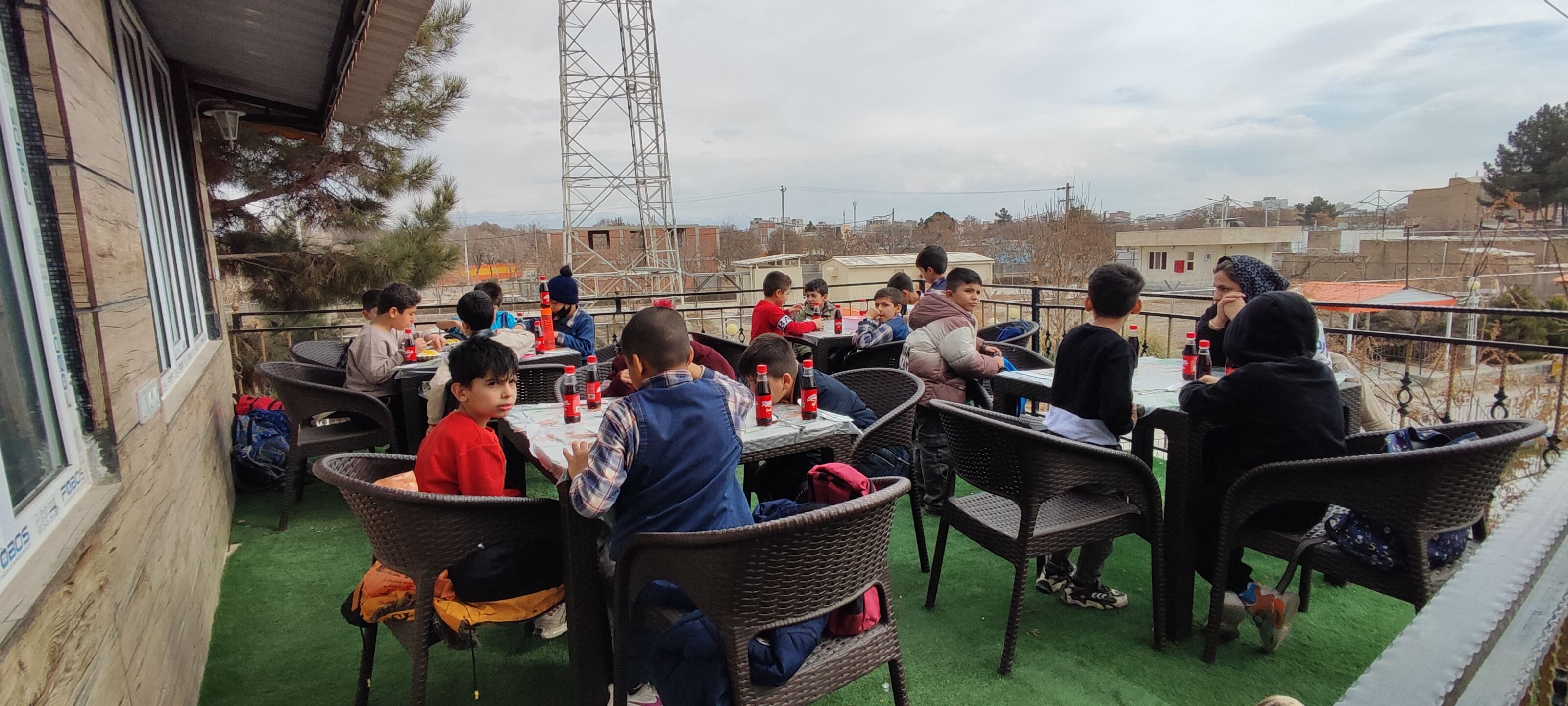 اردوی دانش‌آموزان مدرسه مبین در شهربازی پارک کوثر شیروان
