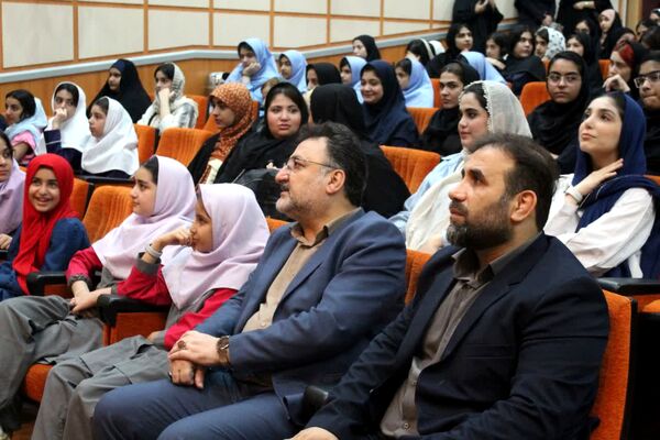 تقدیر از برگزیدگان جشنواره فرهنگی و هنری فردا در ساری 