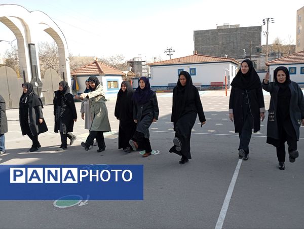 آموزش ضمن خدمت مربیان پیشتازان مدارس در دبستان آرمینه مصلی نژاد 