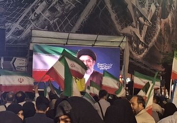 همراهی مردم در شب های همدلی؛ اینبار در میدان انقلاب