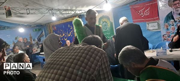 برپایی قرارگاه پزشکی و خدماتی کانون خدمت رضوی در امامزاده حسن کرج 