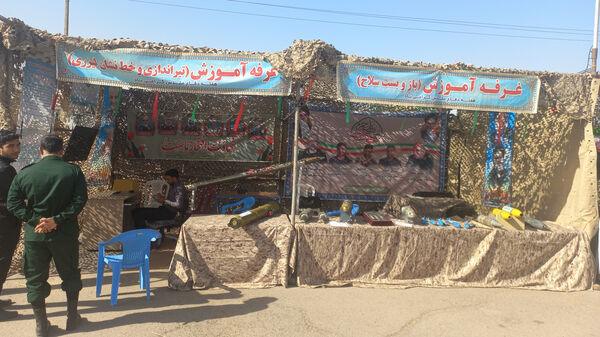 نمایشگاه هفته دفاع مقدس در مجتمع فرهنگی و ورزشی فجر نیشابور