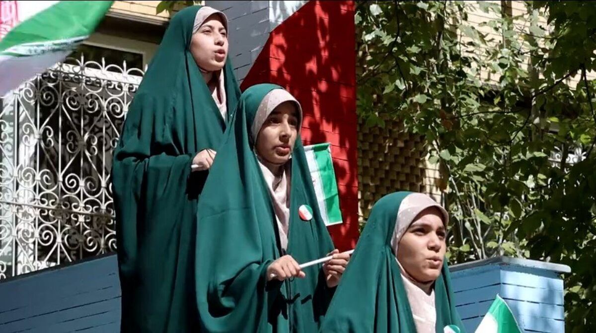 رونمایی از اثر «ایران سرافراز» همزمان با آستانه بازگشایی مدارس در آذربایجان شرقی