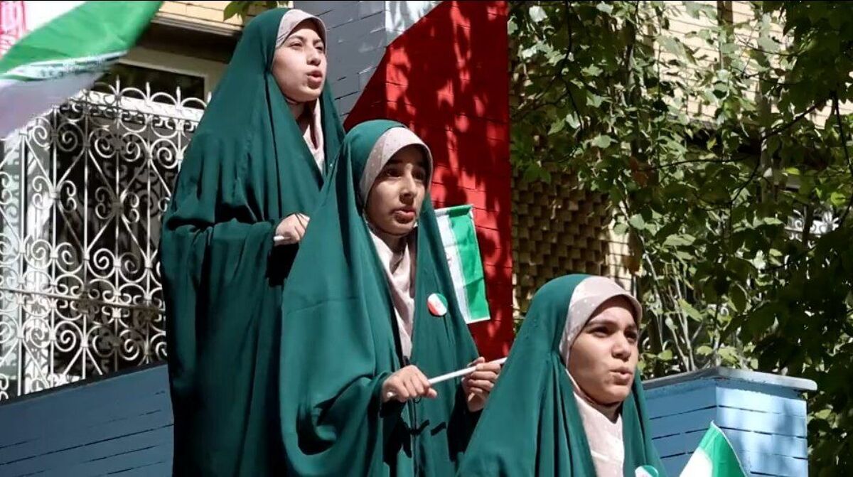 رونمایی از اثر «ایران سرافراز» همزمان با آستانه بازگشایی مدارس در آذربایجان شرقی