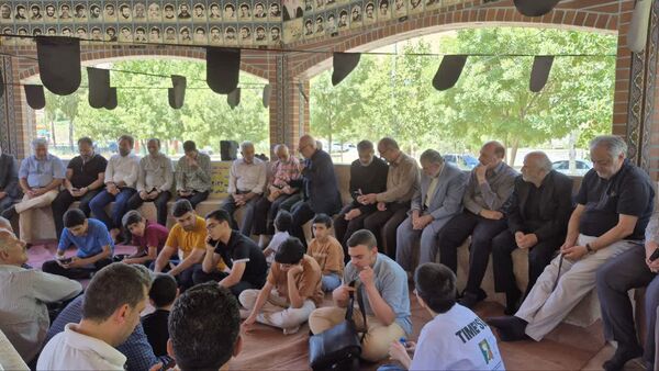 تجدید میثاق قاریان قرآن و اهالی بلده با شهدای گمنام