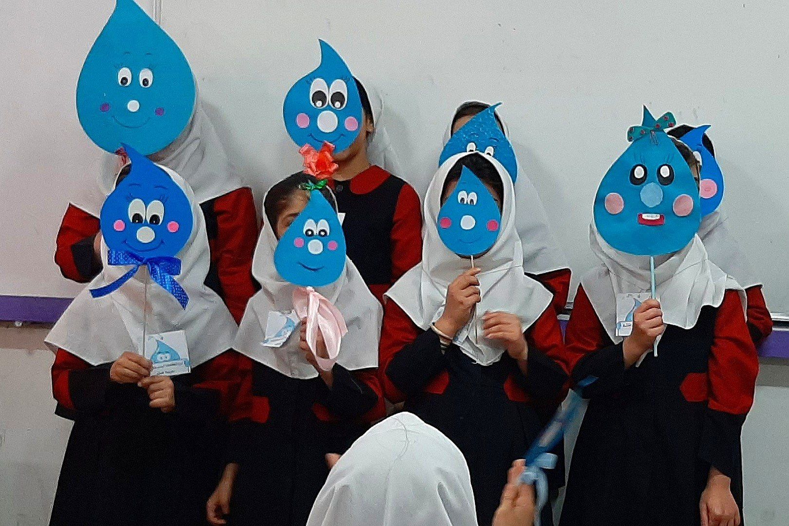 آموزش استفاده صحیح از آب در دبستان کوثر  ناحیه دو بهارستان 