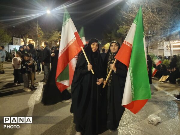 پیمان دوباره با رهبری با نوای رسای مهدی رسولی در آیین تجدید بیعت 