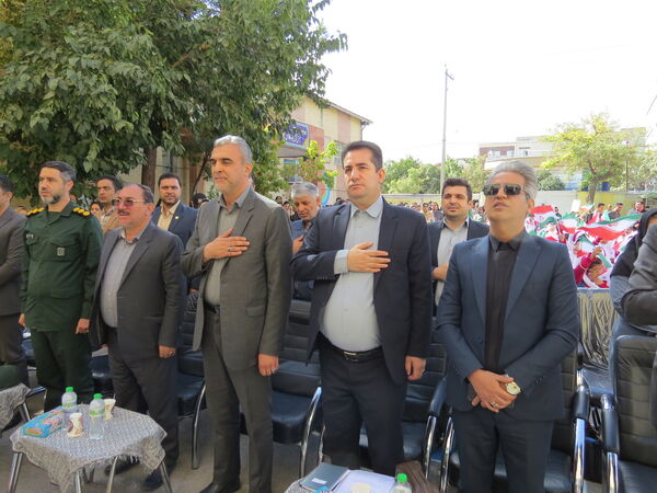 نواختن زنگ اول مهر در مدرسه شهدا فرهنگی 