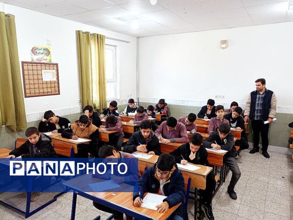 برگزاری امتحانات نوبت اول در دبیرستان میثاق کاشمر