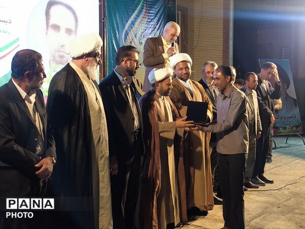 تجلیل معلمان منطقه سندرک در آیین بزرگداشت روز معلم