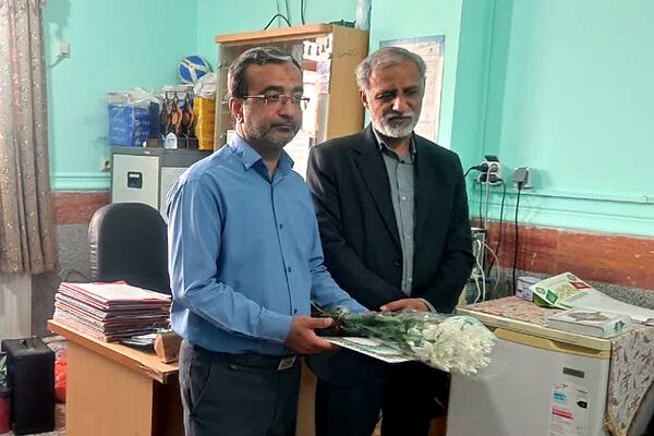 تجلیل از مدیر و کارکنان مدرسه نمونه رازی سعدآباد