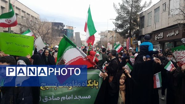 جلوه هایی از راهپیمایی جشن پیروزی انقلاب در شهر قم