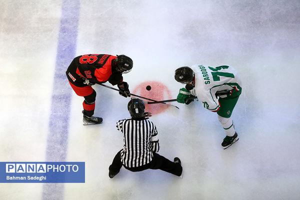 دیدار تیم ملی هاکی روی یخ ایران و تیم جوانان