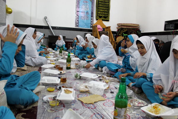 جشن روزه اولی‌ها در دبستان شهید فخرانی شهر درق