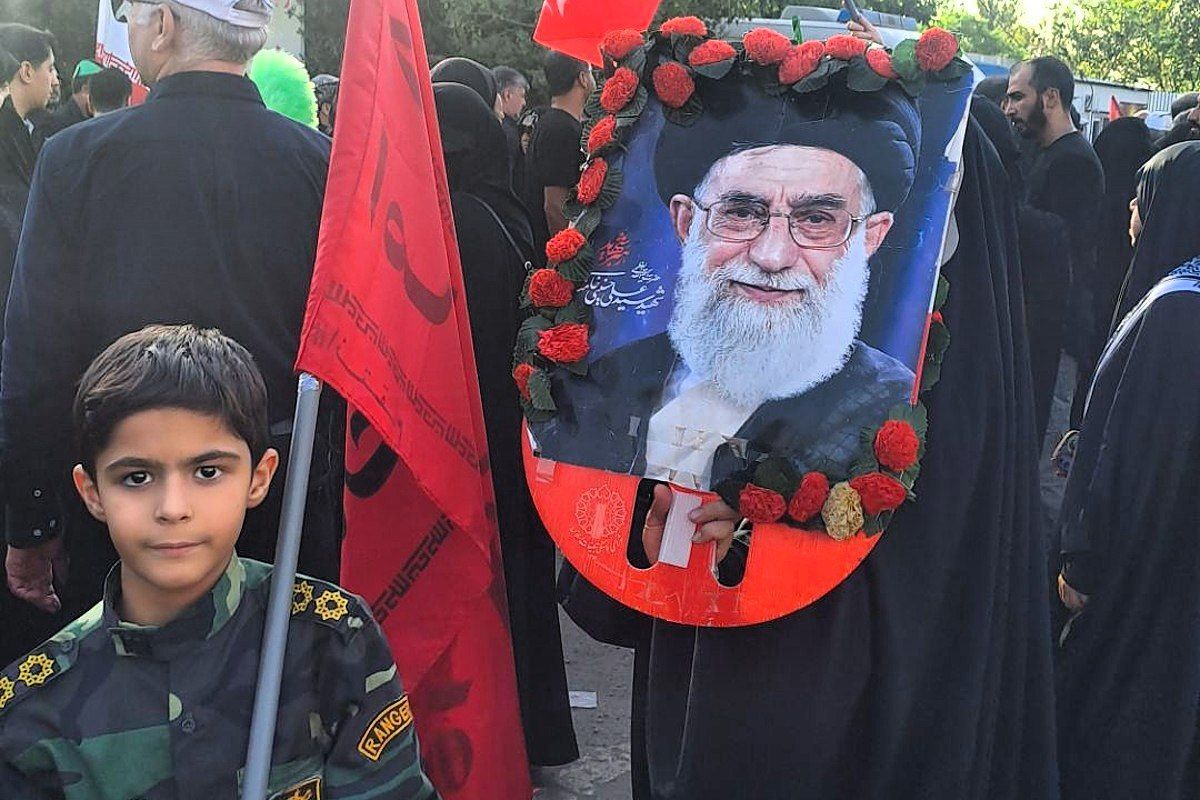 فریاد نسل نو در سوگ رهبر؛ مشقِ وفاداری در قابِ تشییع 