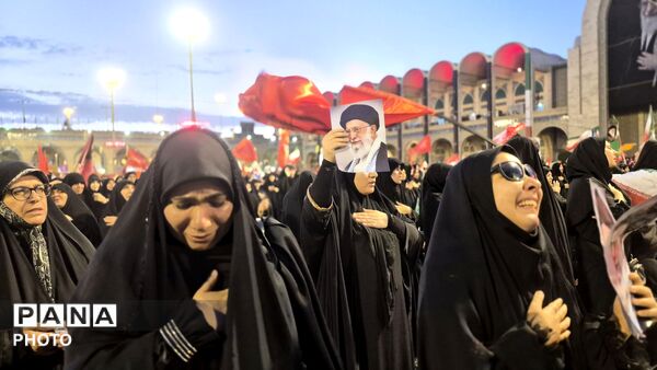 تلاقی اشک حق و صلابت ملت، امروز در تشییع قائد امت 