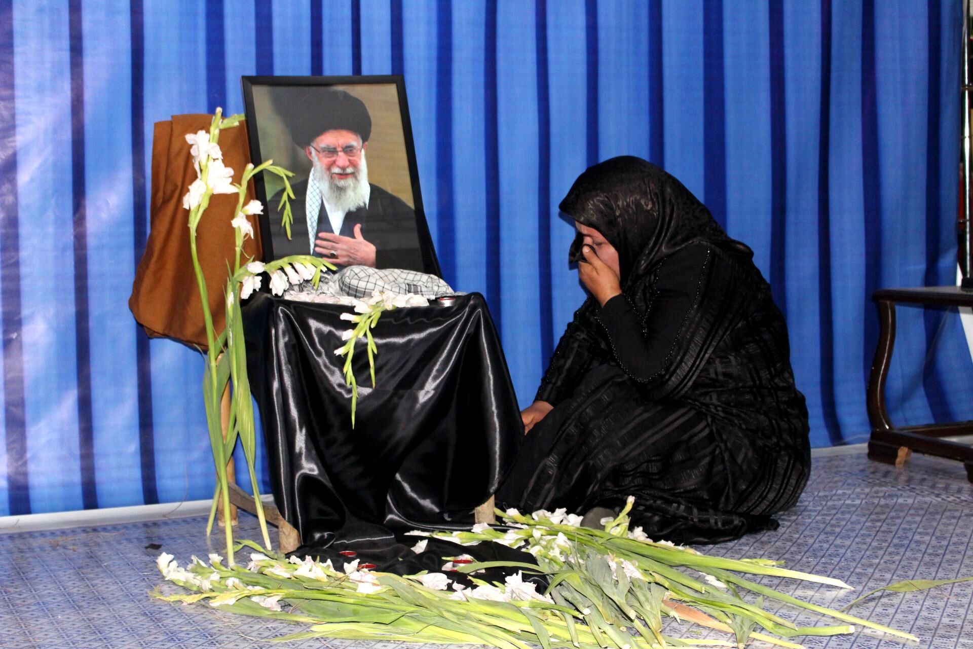 میزبانی موکب امام خامنه‌ای از زائران رهبر شهید