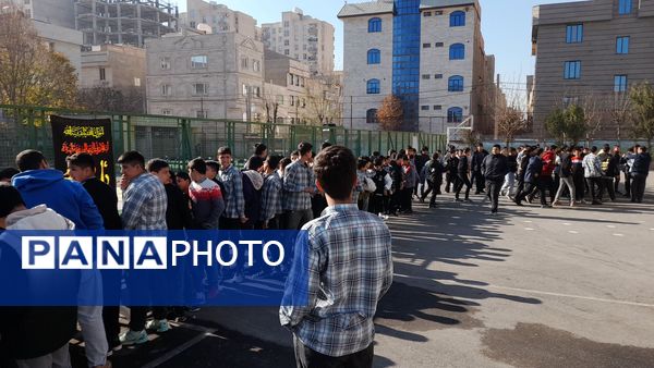 دانش‌آموزان مدرسه شاهد شهید کاظمی در سوگ شهادت حضرت فاطمه (س)