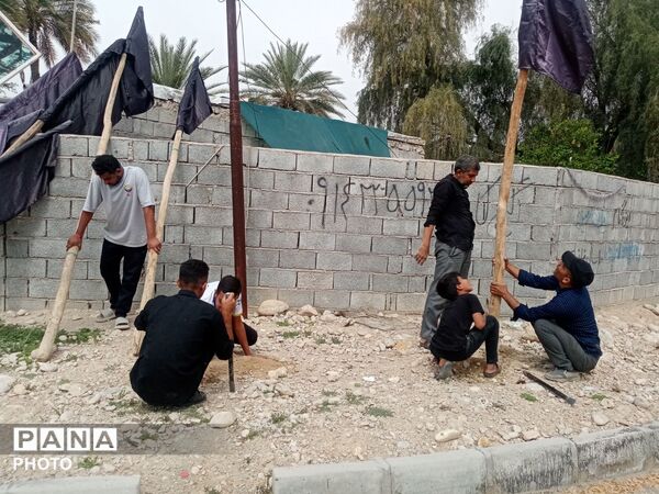 جوانان و مردم، پرچم عزا را در جای جای باغ شهر برافراشتند