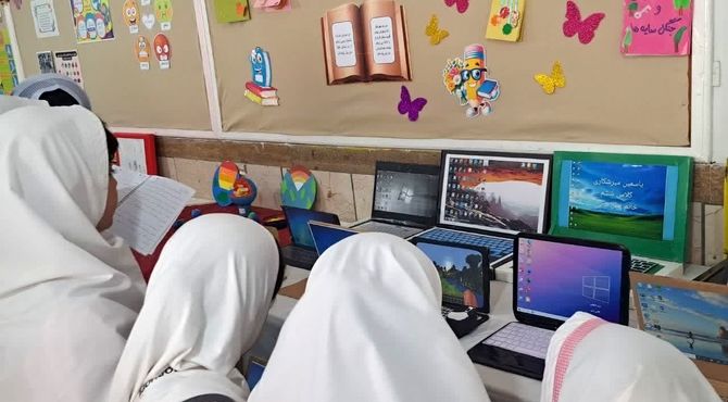 نمایشگاه دست‌سازه دانش‌آموزی