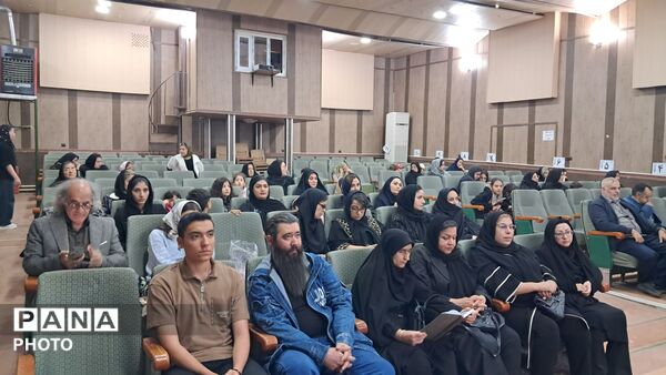 تئاتر کیف صورتی در شهرستان سراب 