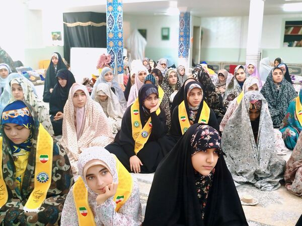 حضور پرشور دانش‌آموزان لرستانی در مراسم اعتکاف 