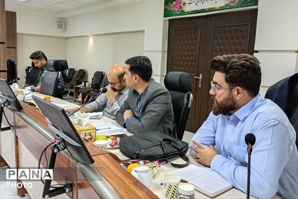 نشست هم‌اندیشی کارشناسان مسئول اداره فنکار با معاون آموزش متوسطه اداره‌کل آموزش و پرورش خراسان شمالی
