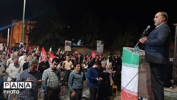 تجمعات شبانه تویسرکان؛ روایت ایثار و همدلی با سخنرانی نماینده بنیاد شهید همدان
