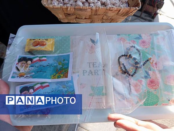 حال و هوای دبیرستان دانش‌نیا در  جشن‌های اعیاد شعبانیه و دهه فجر 