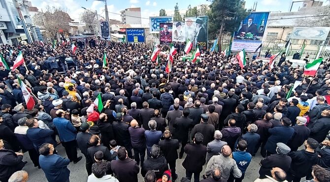 بدرقه باشکوه پیکرهای دانشمند شهید حسین ذکی و دو شهیده والامقام