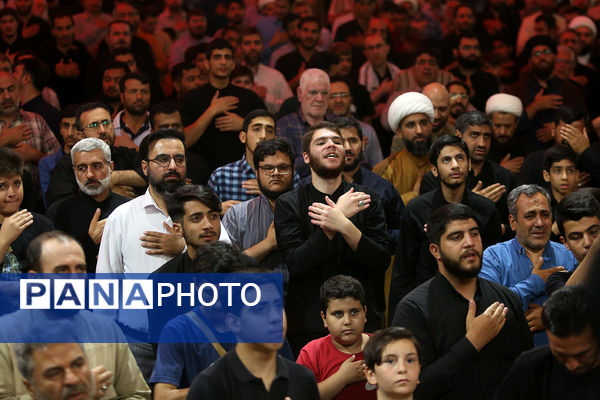 اجتماع لبیک یا حسین(ع) و گرامیداشت شهدای 15 خرداد در حرم حضرت معصومه(س)